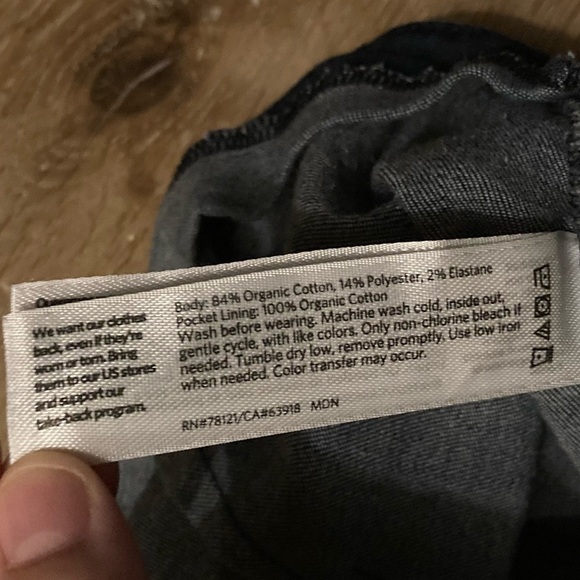 Eileen Fisher Women’s Cotton Tapered and Pleated Denim Jeans | Ankle | Size 6 - Picture 13 of 15